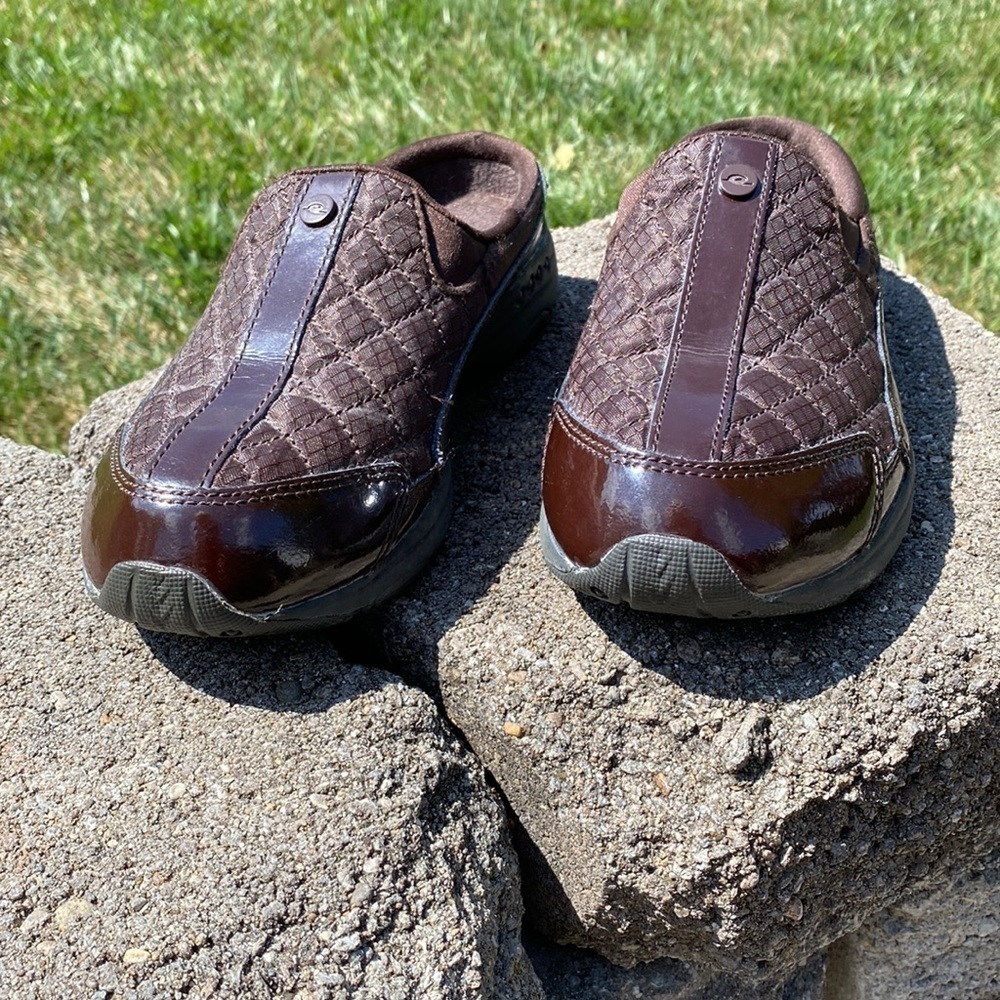 EASY SPIRIT~TRAVEL TIME CLOGS~WOMENS~PULL ON~MACHINE WASHABLE~GENTLY USED~BR